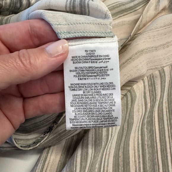 BCBG Blakely Romper Dusty Sage Mulitcolor Size Small New NWT - Picture 11 of 11